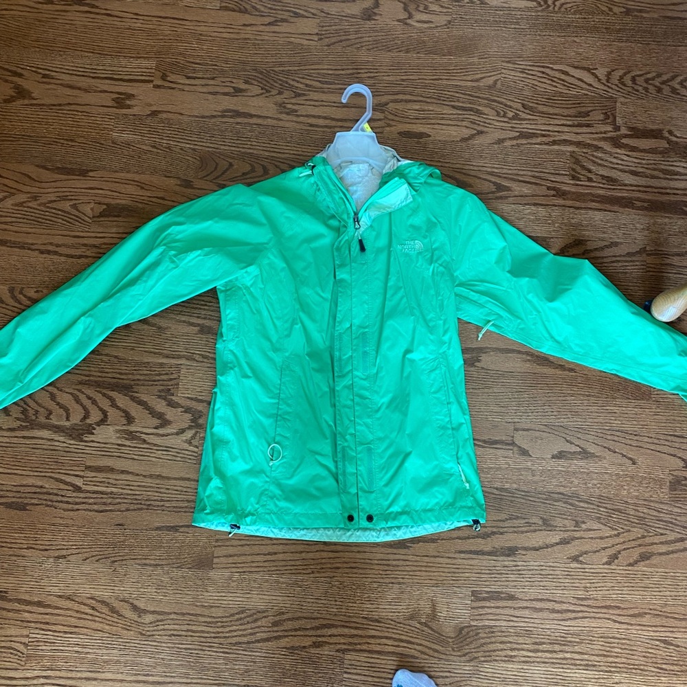 Green north face light rain jacket